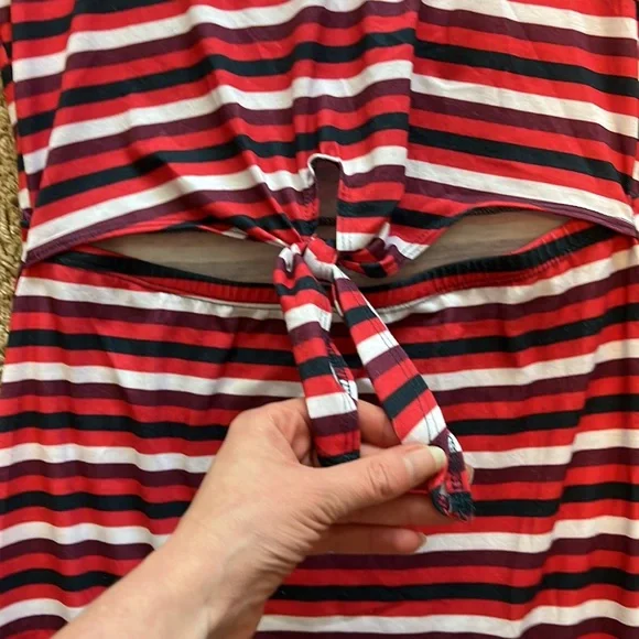 Cute dress with horizontal slit in front with tie - Picture 2 of 6